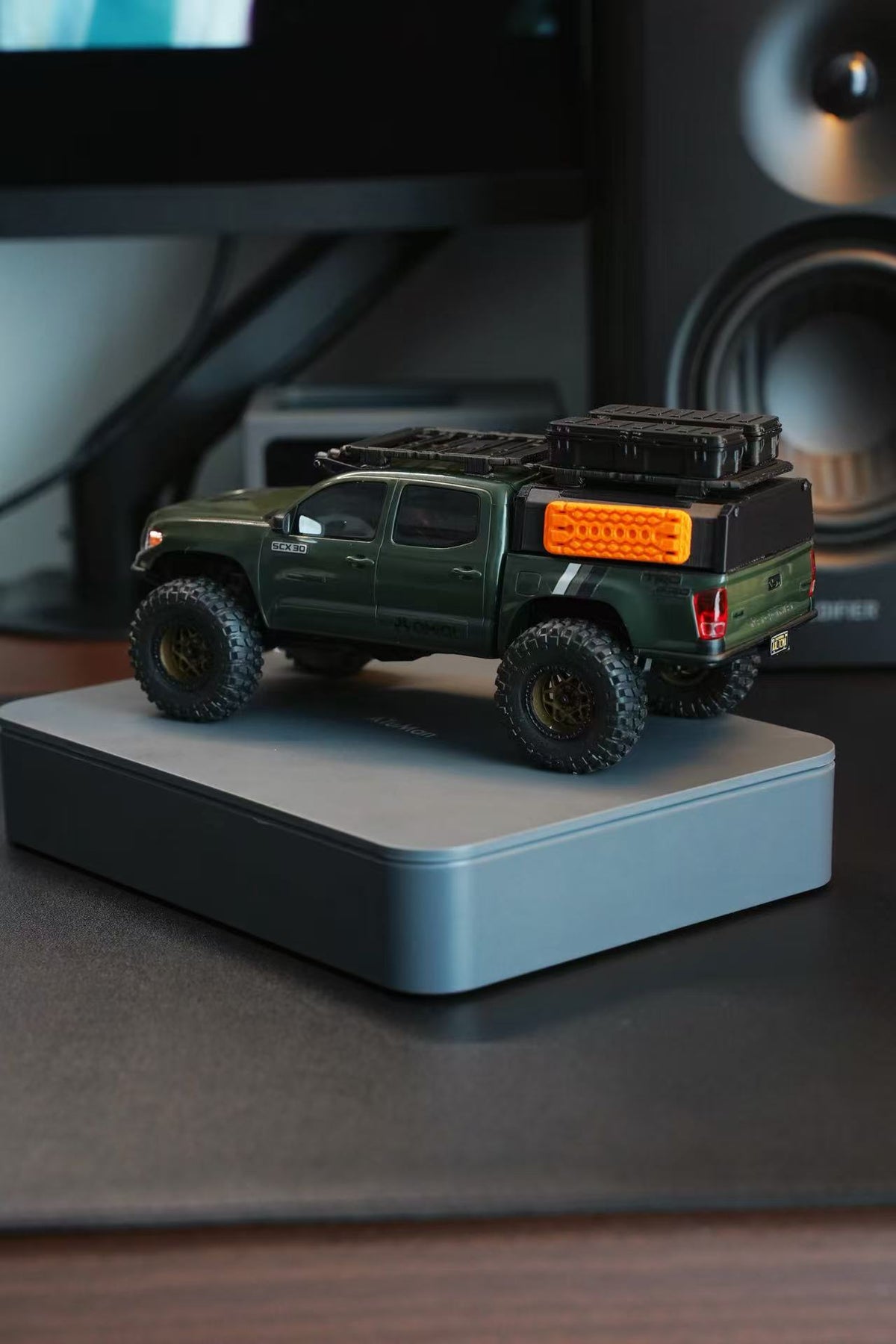 Hobbydetails 1/30 Toyota Classic UV Sticker/Topper Camper Shell/Body Mount Tire Wheel Set  for SCX30 Tacoma Cars